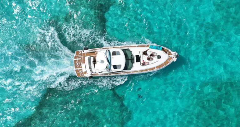 Luxury Azimut 60 yacht cruising through the turquoise waters of the Mexican Caribbean, perfect for private groups and high-end charters.